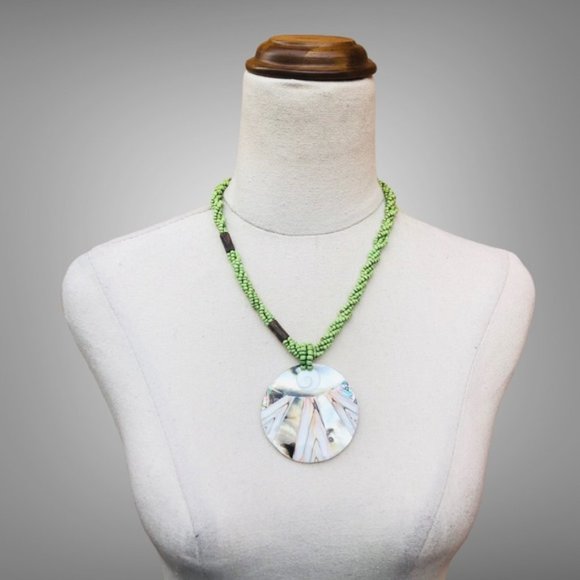 VINTAGE Gorgeous Mermaid Pendant Collar Necklace in Green - Picture 5 of 7